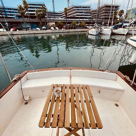 Stylish 80'S Fishing Boat Hotel ซานต์อาเตรียเดเบซอซ ภายนอก รูปภาพ