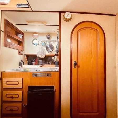 Stylish 80'S Fishing Boat Hotel ซานต์อาเตรียเดเบซอซ ภายนอก รูปภาพ