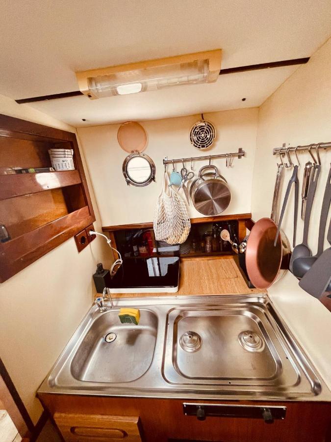 Stylish 80'S Fishing Boat Hotel ซานต์อาเตรียเดเบซอซ ภายนอก รูปภาพ